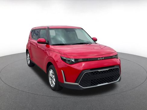 Used 2025 Kia Soul LX w/ LX Technology Package image 3