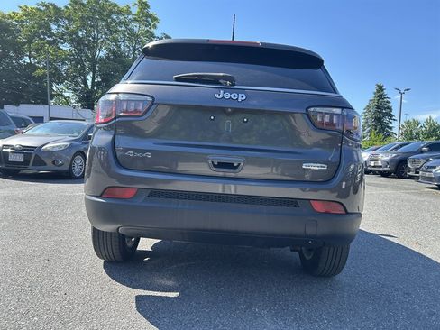 Used 2019 Jeep Compass Latitude w/ Popular Equipment Group AWD/4WD image 5