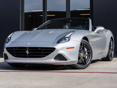 Used 2015 Ferrari California T RWD image 1