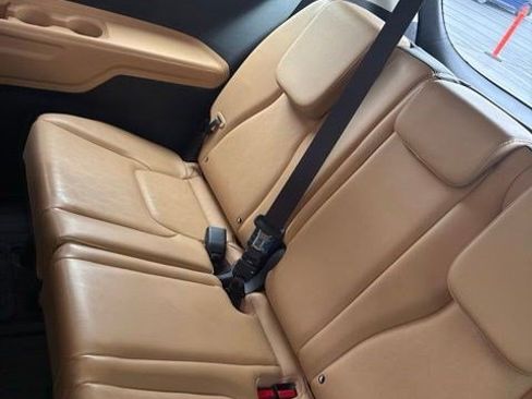 Used 2023 Kia Carnival LX FWD image 9