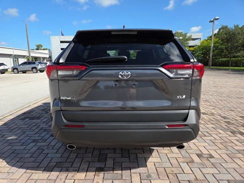 Used 2025 Toyota RAV4 XLE w/ Convenience Package FWD image 10