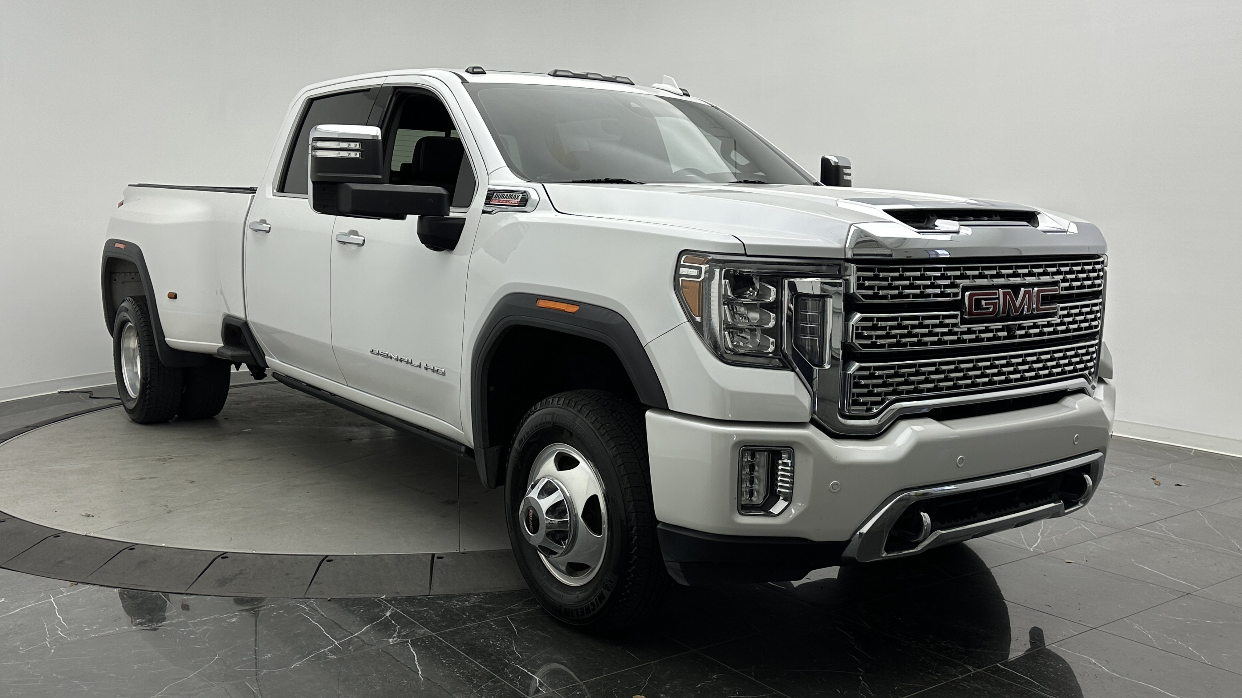 Used 2022 GMC Sierra 3500 Denali w/ Denali Ultimate Package AWD/4WD image 3