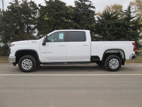 Used 2024 Chevrolet Silverado 2500 LT w/ Convenience Package AWD/4WD image 10