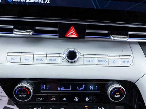 Used 2022 Hyundai Elantra Limited image 27