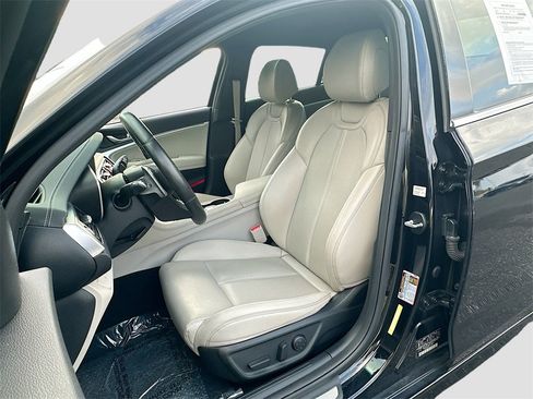 Used 2023 Genesis G70 2.0T image 19