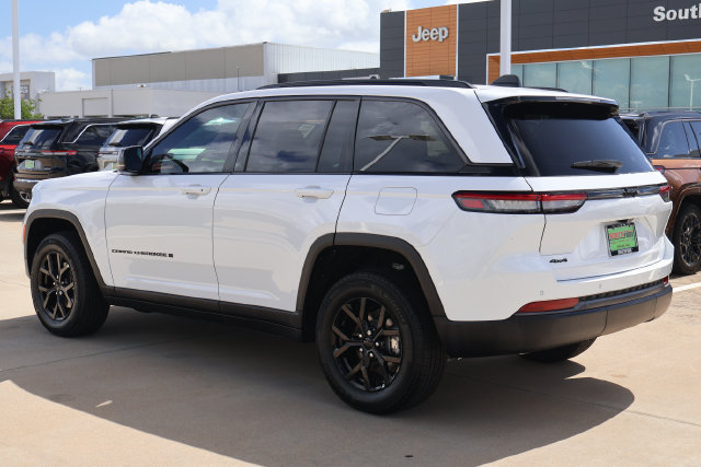 New 2026 Jeep Grand Cherokee Altitude AWD/4WD image 4