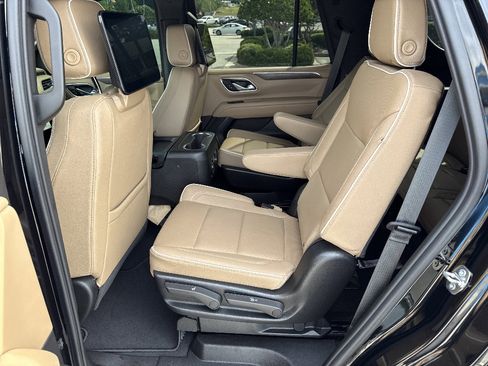 Used 2024 Chevrolet Tahoe Premier w/ Advanced Technology Package RWD image 10
