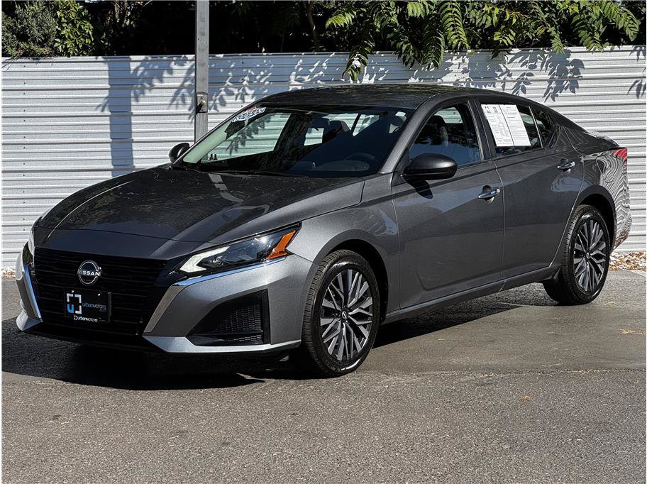 Used 2025 Nissan Altima 2.5 SV AWD/4WD image 8