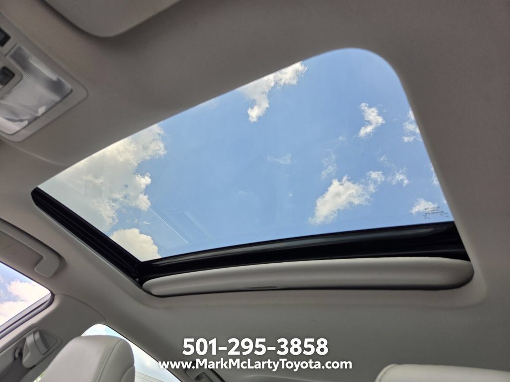 Used 2016 Toyota Avalon Limited FWD image 18