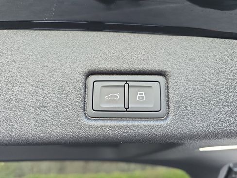 New 2025 Audi Q5 Prestige image 13