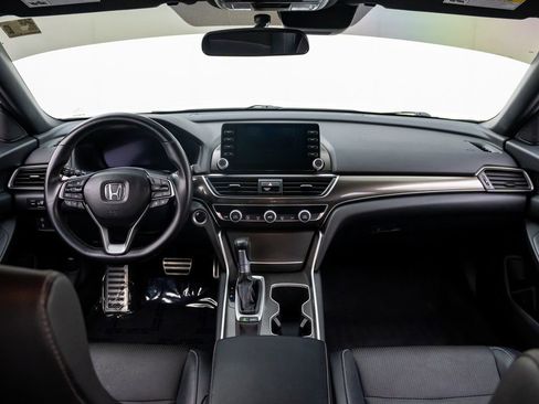 Used 2018 Honda Accord Sport image 11