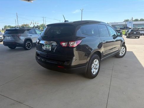 Used 2017 Chevrolet Traverse LS FWD image 5
