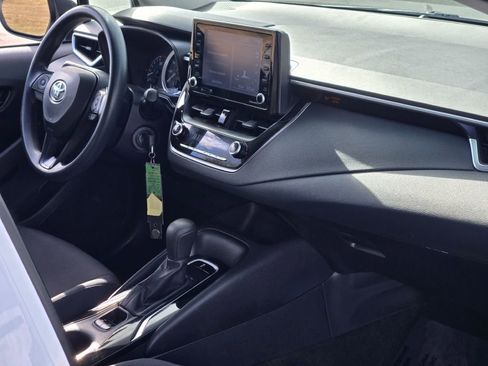 Used 2022 Toyota Corolla LE image 6