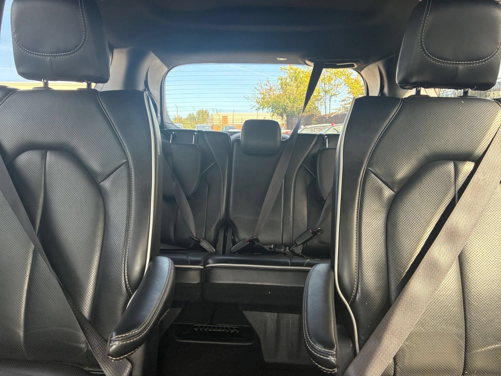 Used 2025 Chrysler Pacifica Limited FWD image 34