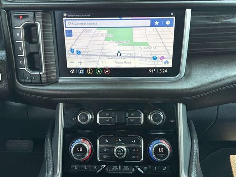 Used 2021 GMC Yukon Denali w/ Denali Premium Package AWD/4WD image 10