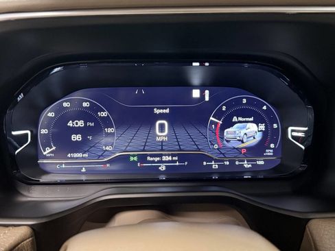 Used 2022 GMC Yukon XL Denali w/ Denali Premium Package image 13