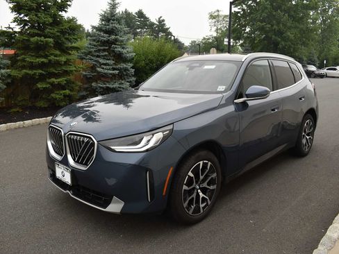 Used 2026 BMW X3 xDrive30i w/ Premium Package AWD/4WD image 3