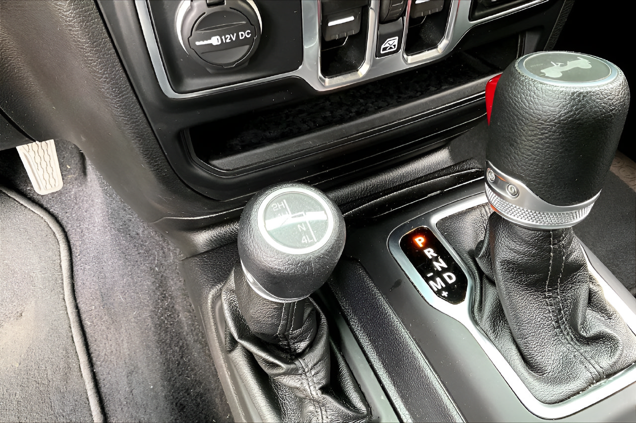 Used 2021 Jeep Wrangler Unlimited Sport AWD/4WD image 23