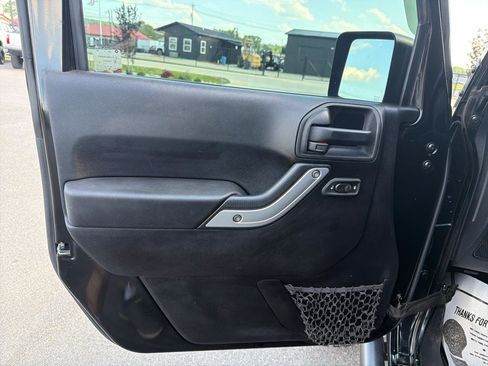 Used 2014 Jeep Wrangler Unlimited Rubicon AWD/4WD image 8