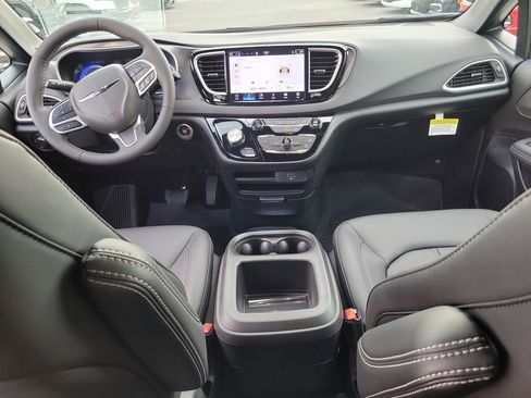 New 2026 Chrysler Voyager LX FWD image 17