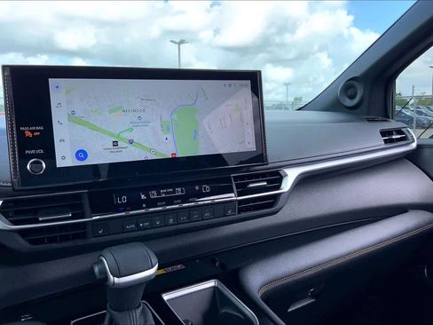 Used 2025 Toyota Sienna XLE Woodland Edition image 35