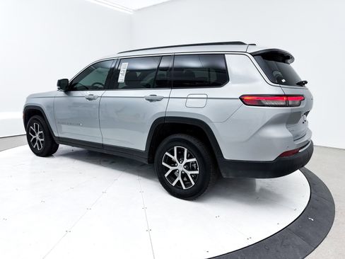 Used 2024 Jeep Grand Cherokee L Limited w/ Luxury Tech Group II image 17