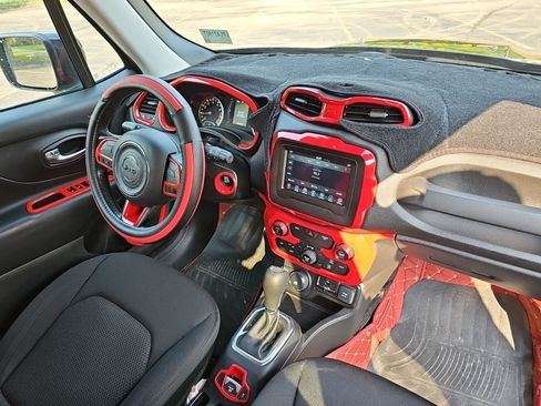 Used 2020 Jeep Renegade Altitude AWD/4WD image 14