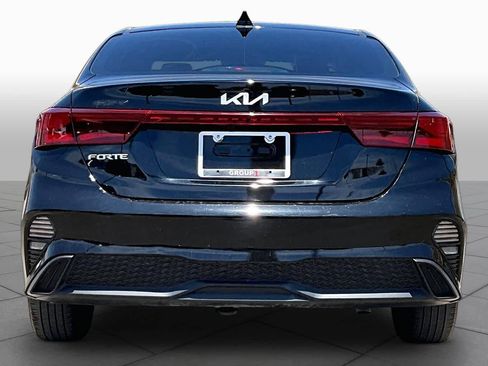 Used 2024 Kia Forte LXS w/ LXS Technology Package FWD image 5