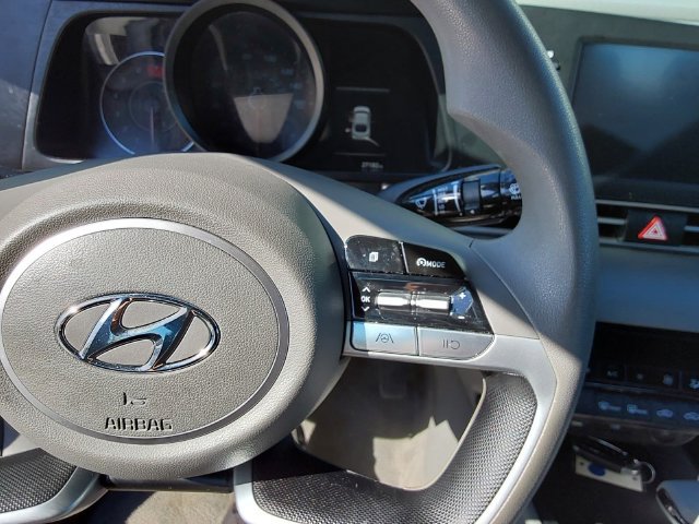 Used 2023 Hyundai Elantra SEL FWD image 25