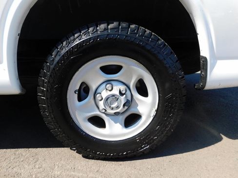 Used 2003 GMC Savana 1500 w/ Chrome Appearance Package image 24