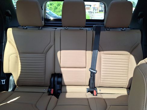 New 2026 Land Rover Discovery Limited Edition AWD/4WD image 16