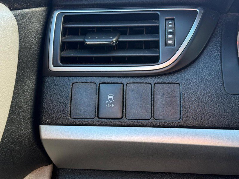 Used 2015 Toyota Camry SE FWD image 29