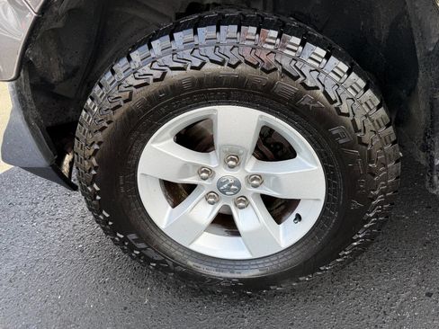 Used 2017 RAM 1500 Classic SLT image 9