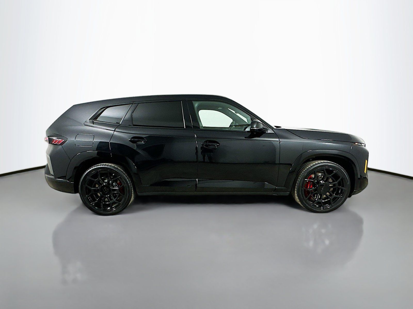 New 2026 BMW XM Label Red AWD/4WD image 4