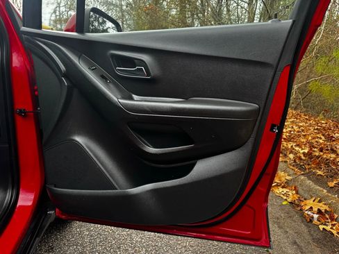 Used 2015 Chevrolet Trax LT image 12