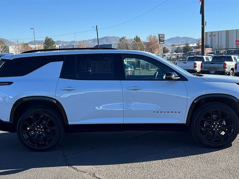 New 2026 Chevrolet Traverse RS w/ LPO, Floor Liner Package image 4