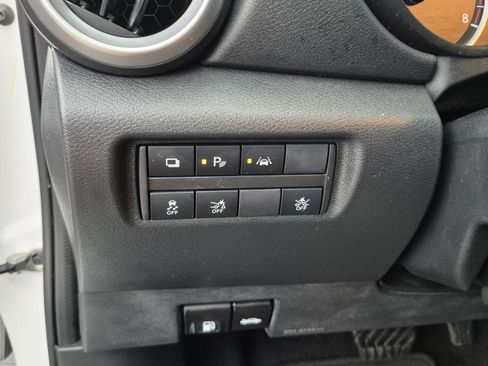 Used 2020 Nissan Versa S FWD image 27