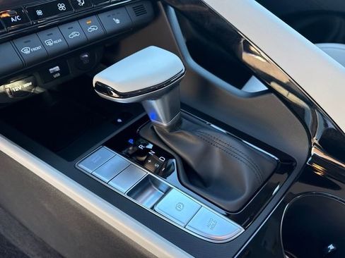 Certified 2025 Hyundai Elantra Limited image 24