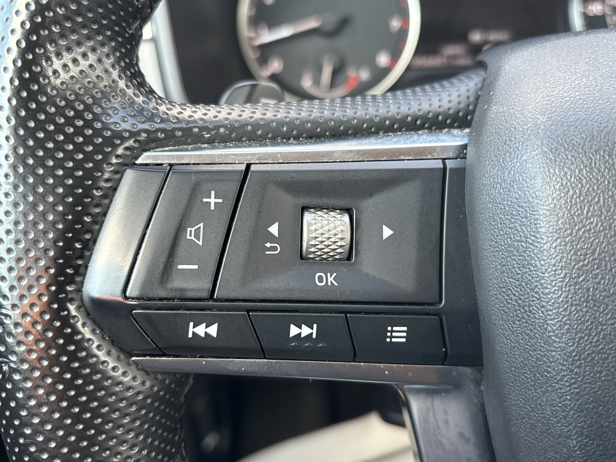 Used 2024 Mitsubishi Outlander SE AWD/4WD image 16