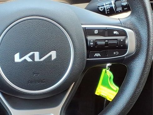 Used 2025 Kia Sportage LX AWD/4WD image 11