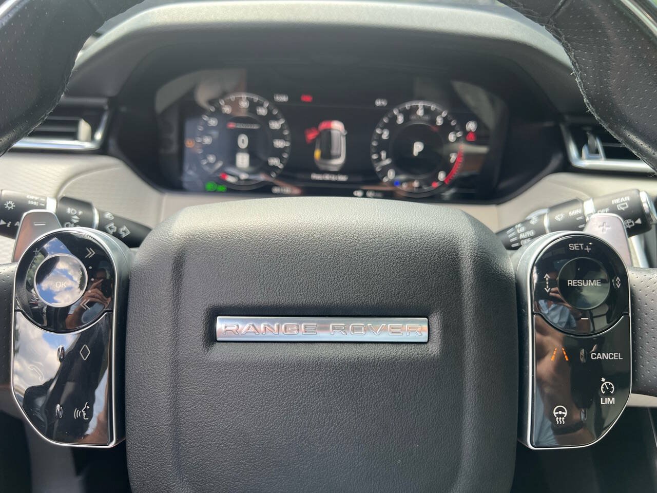 Used 2019 Land Rover Range Rover Velar R-Dynamic SE AWD/4WD image 39