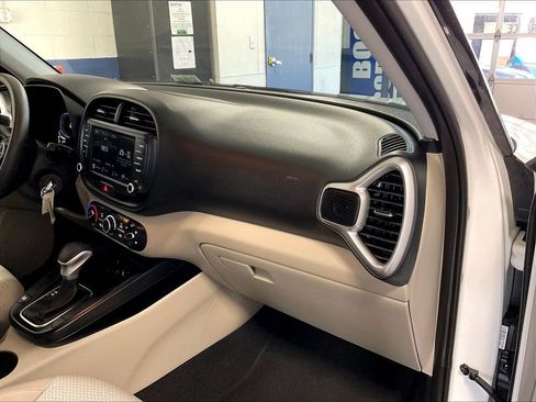 Used 2025 Kia Soul S FWD image 13