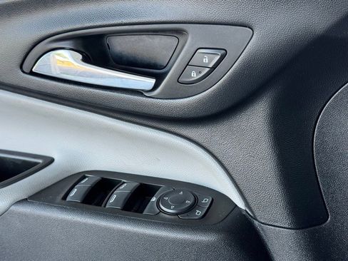 Used 2023 Chevrolet Equinox LS FWD image 33