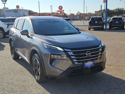 Used 2025 Nissan Rogue SV FWD image 2
