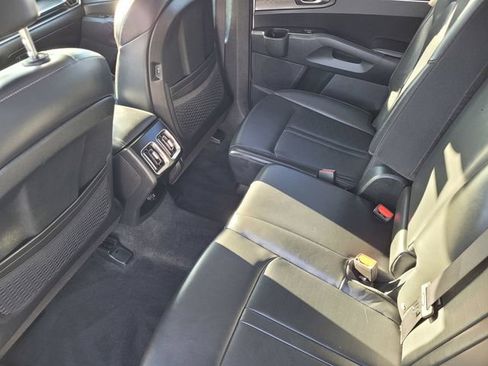 Used 2024 Kia Sorento S FWD image 9