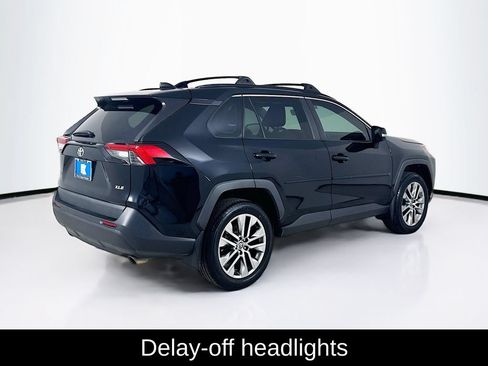 Used 2022 Toyota RAV4 XLE Premium FWD image 7