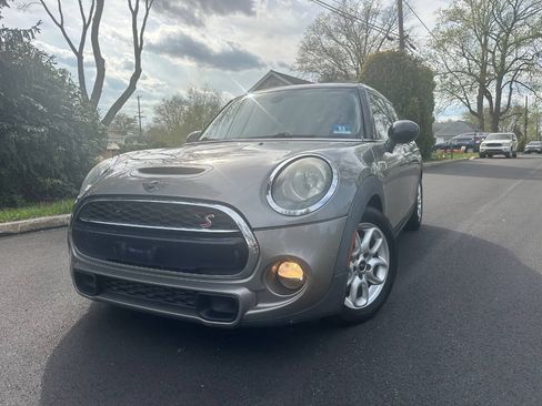 Used 2017 MINI Cooper S FWD image 2
