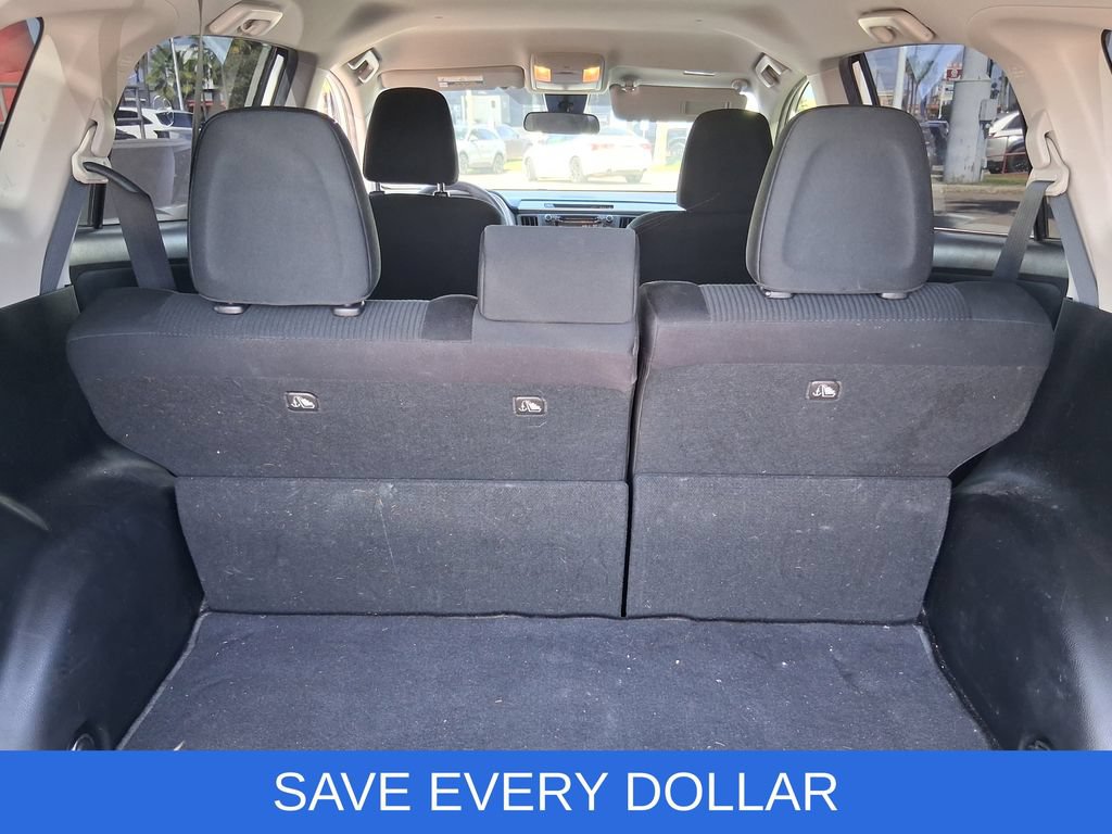 Used 2018 Toyota RAV4 LE FWD image 6