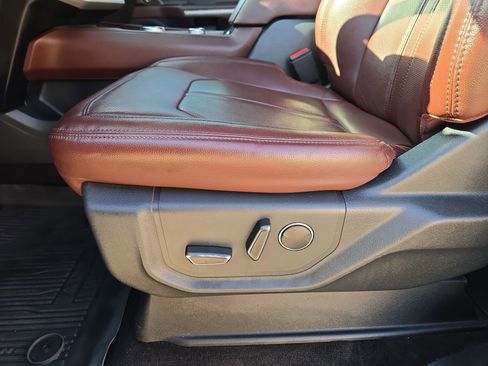 Used 2022 Ford Expedition Limited image 17