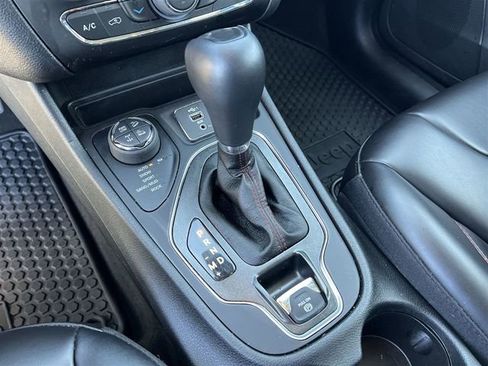 Used 2022 Jeep Cherokee Trailhawk w/ Comfort/Convenience Group image 25